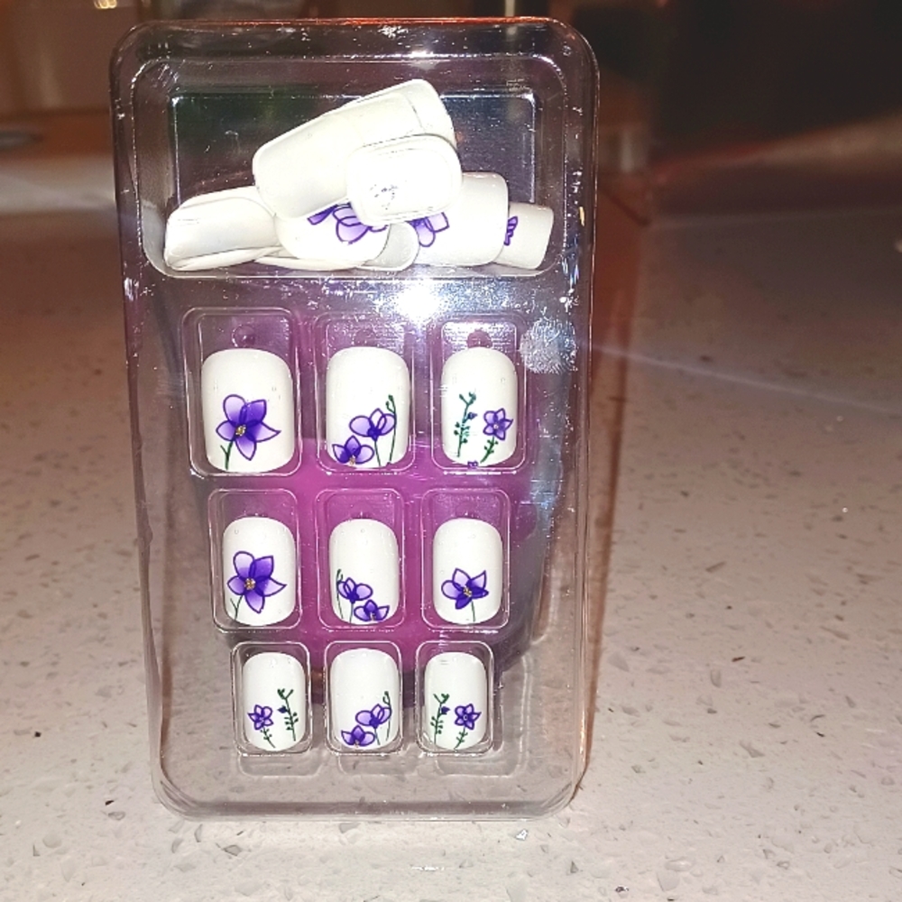 Purple floral 24pc, short-round press on nail kit